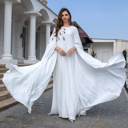 Robe de Soirée Modeste Immaculée : L'Alliance du Drapé et de l'Élégance