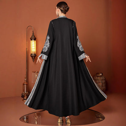 Abaya de Luxe Diamant Noir : Broderie Artisanale et Strass Scintillant